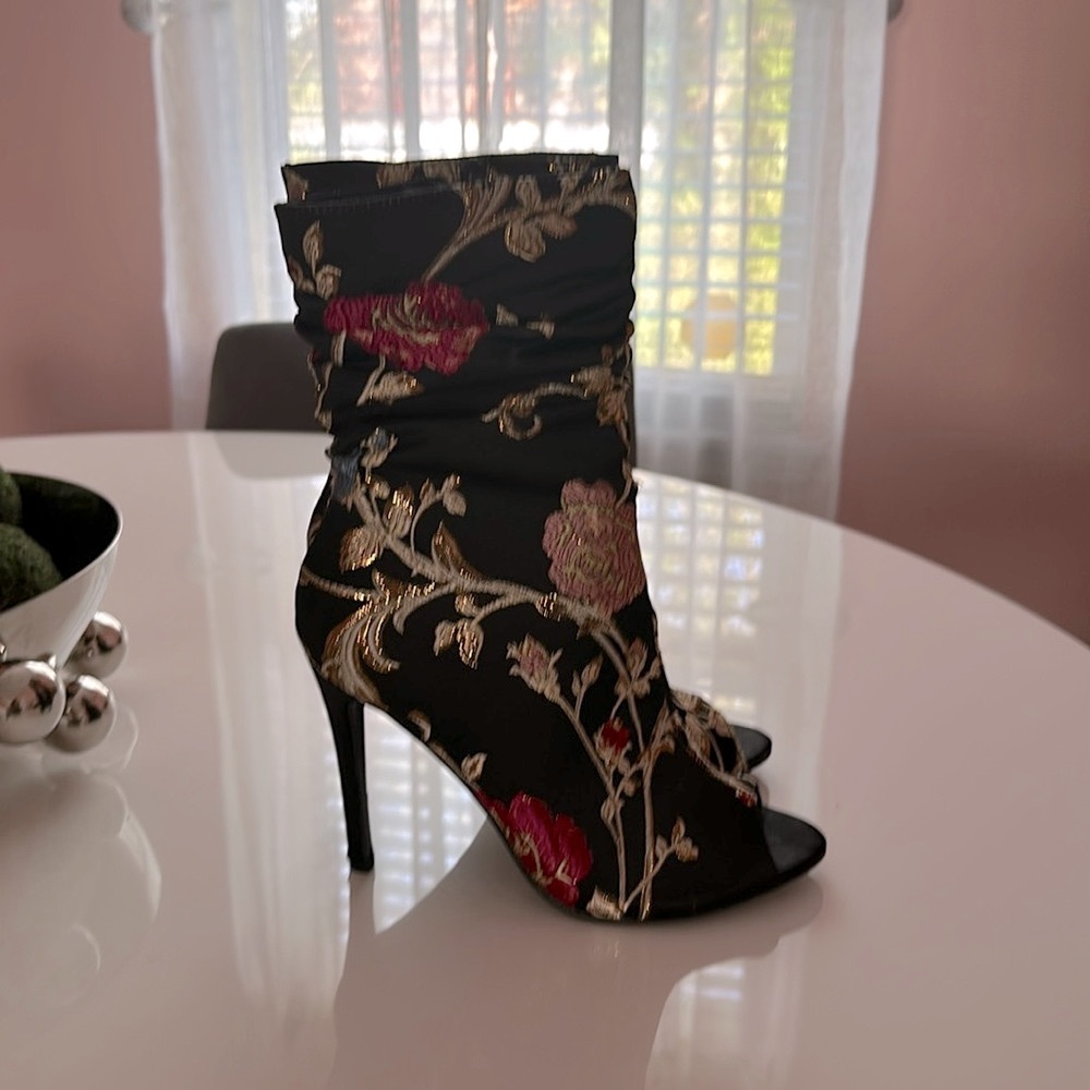 So me Floral Booties